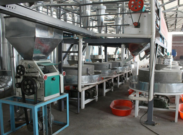 石磨面粉機(jī)安裝現(xiàn)場(chǎng) 石磨面粉機(jī)安裝現(xiàn)場(chǎng)